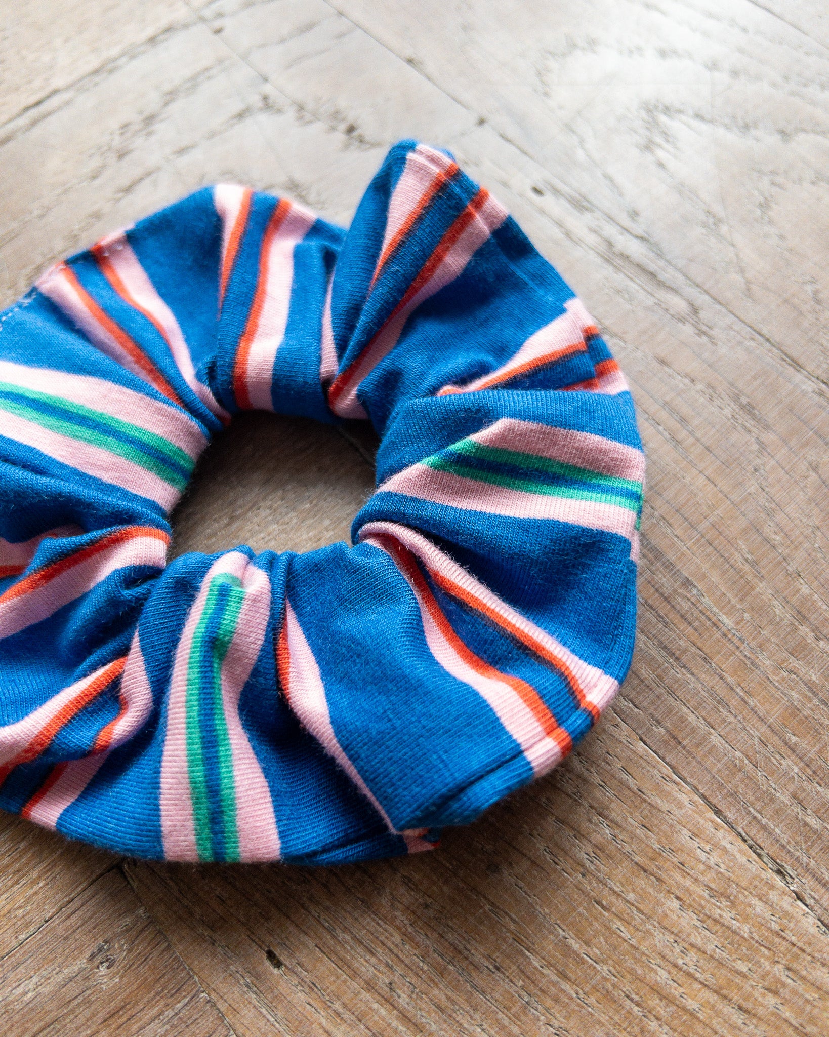 Scrunchie blue stripes