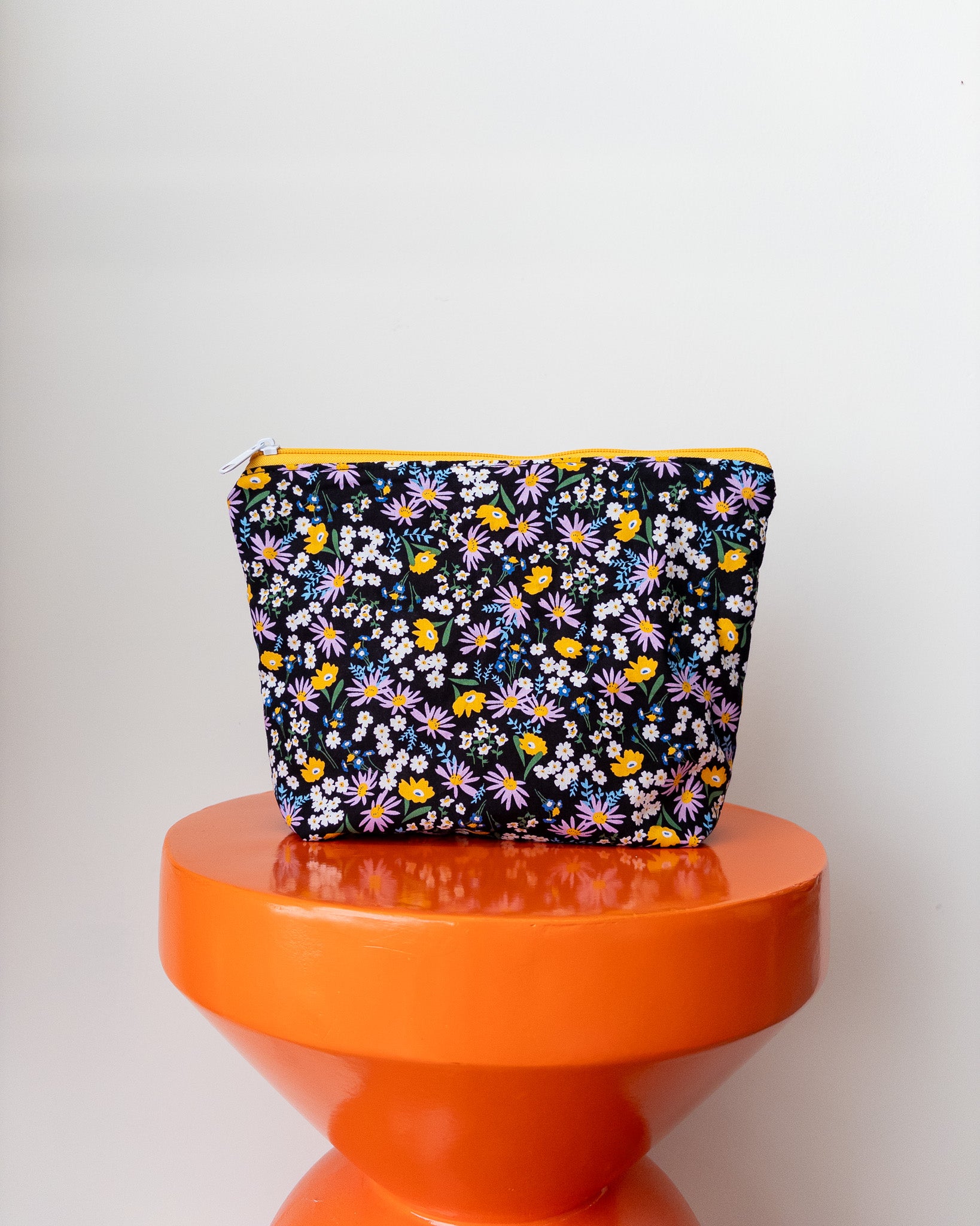 Projectbag/toilettas midi  | Lila madelief
