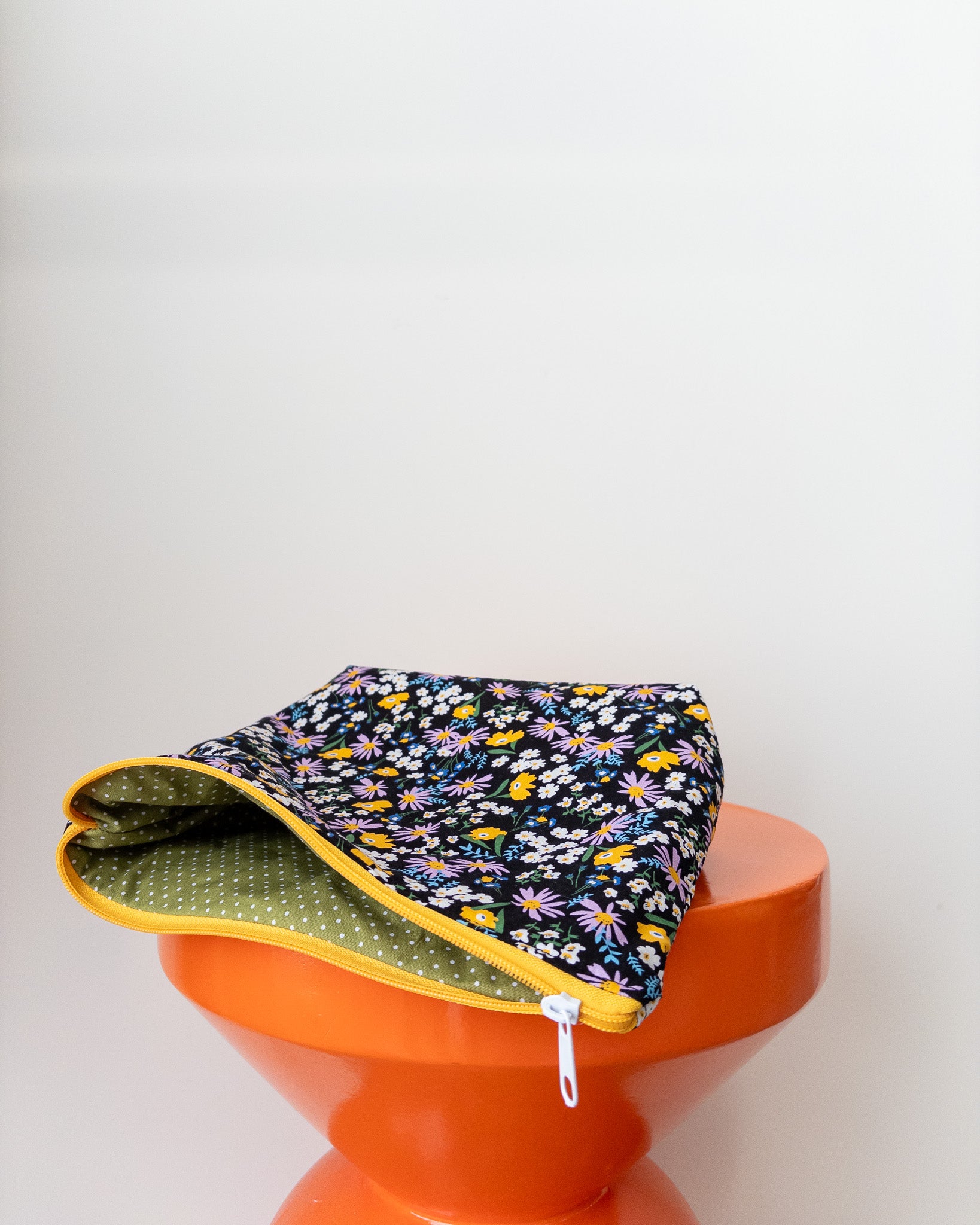 Projectbag/toilettas midi  | Lila madelief