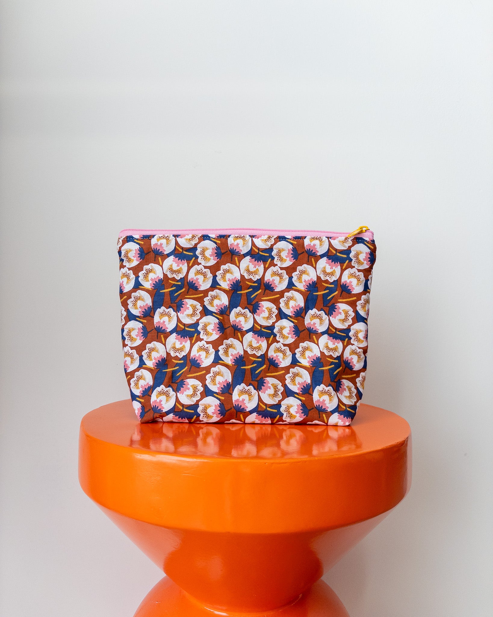 Projectbag/toilettas midi | Bloemen bruin