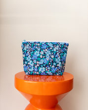 Projectbag/toilettas midi | Retro bloemen blauw