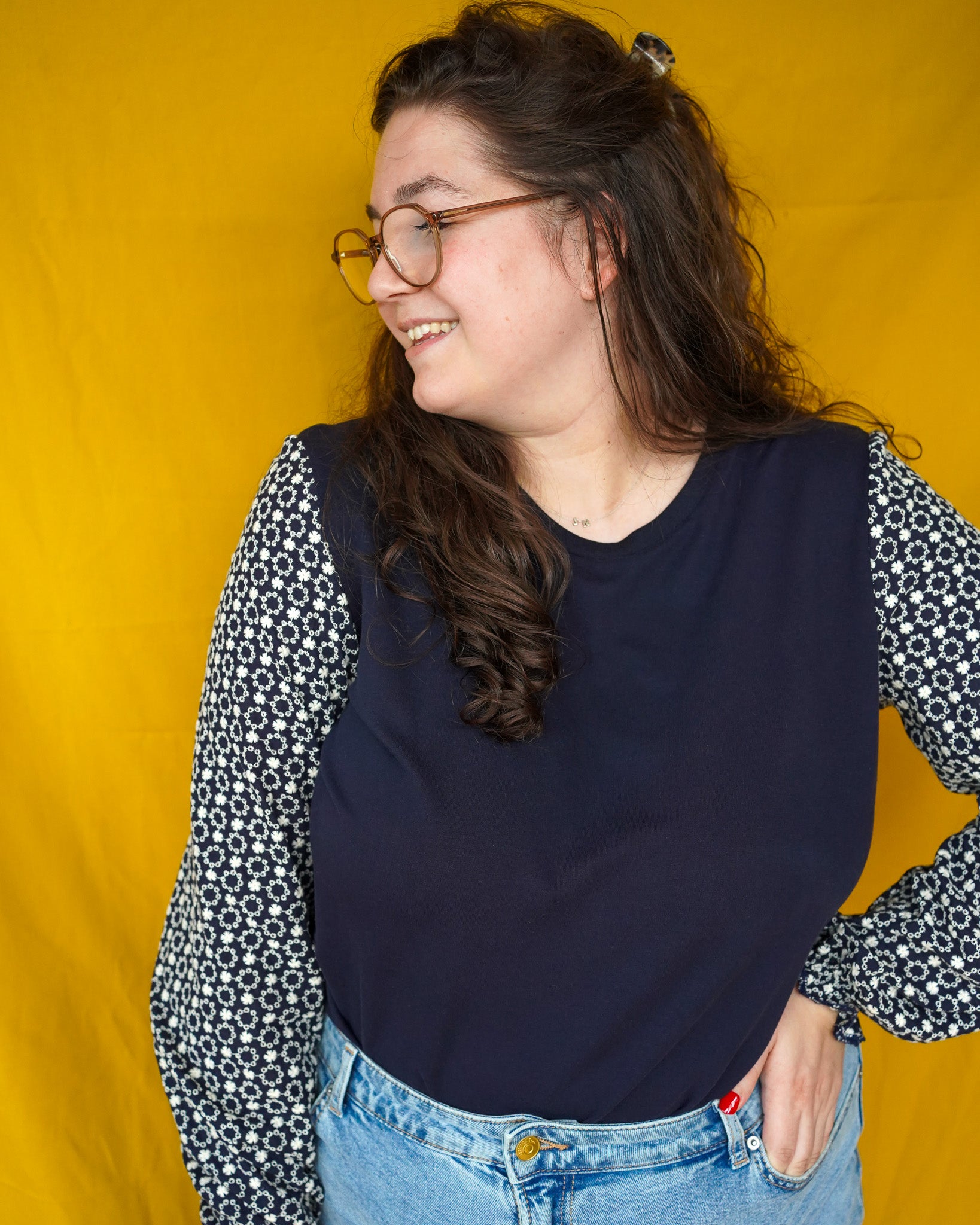 Vicky broderie navy top