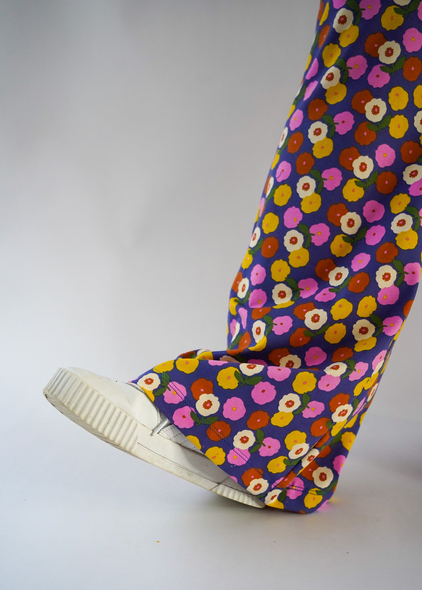 Flared Kaat | Cobalt flowers
