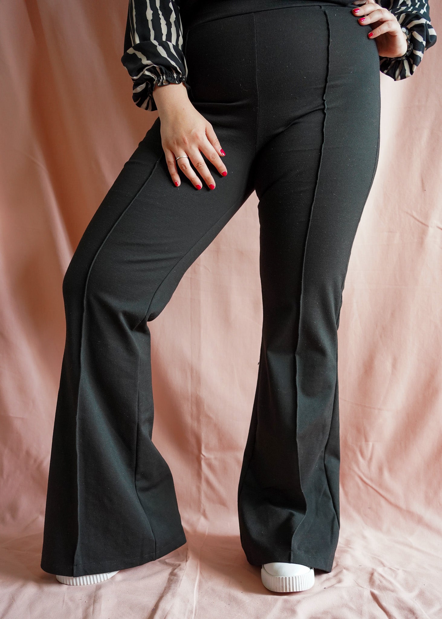 Lou (zwart) Flared pants
