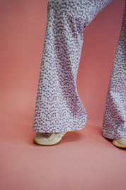 Flared Kaat | Lila bloemen