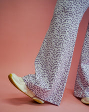 Flared Kaat | Lila bloemen