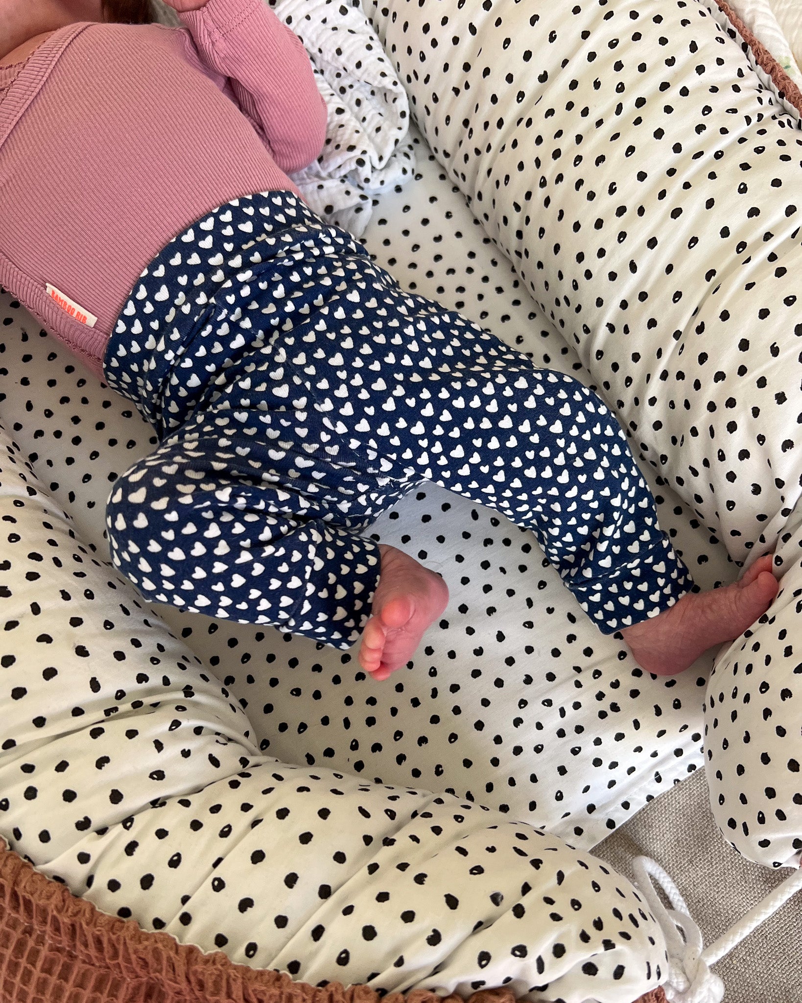 Newborn broekje navy hearts