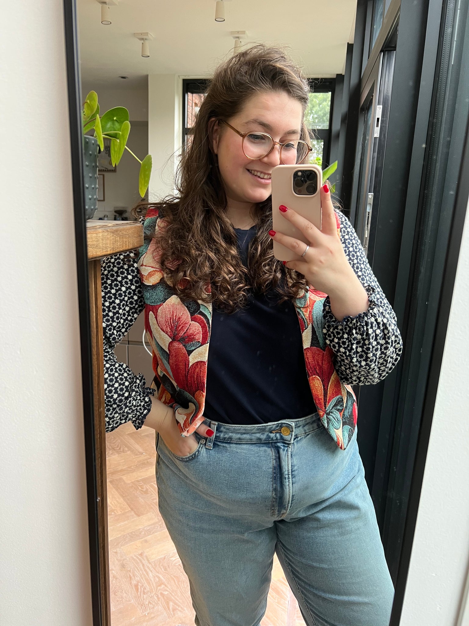 Vicky broderie navy top