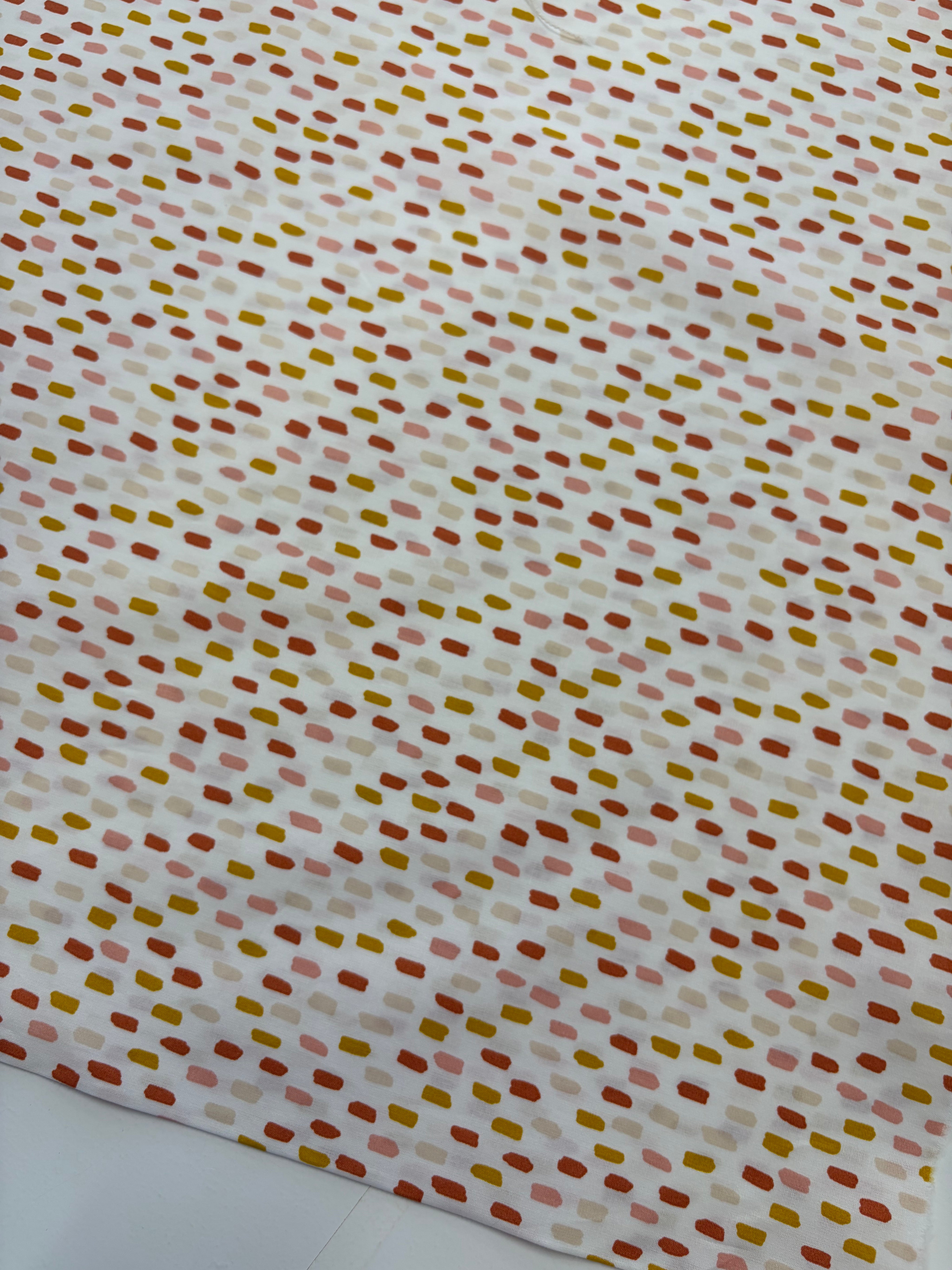 Coupon stof katoen stippen roze/oker/nude streepjes - 1,5 m