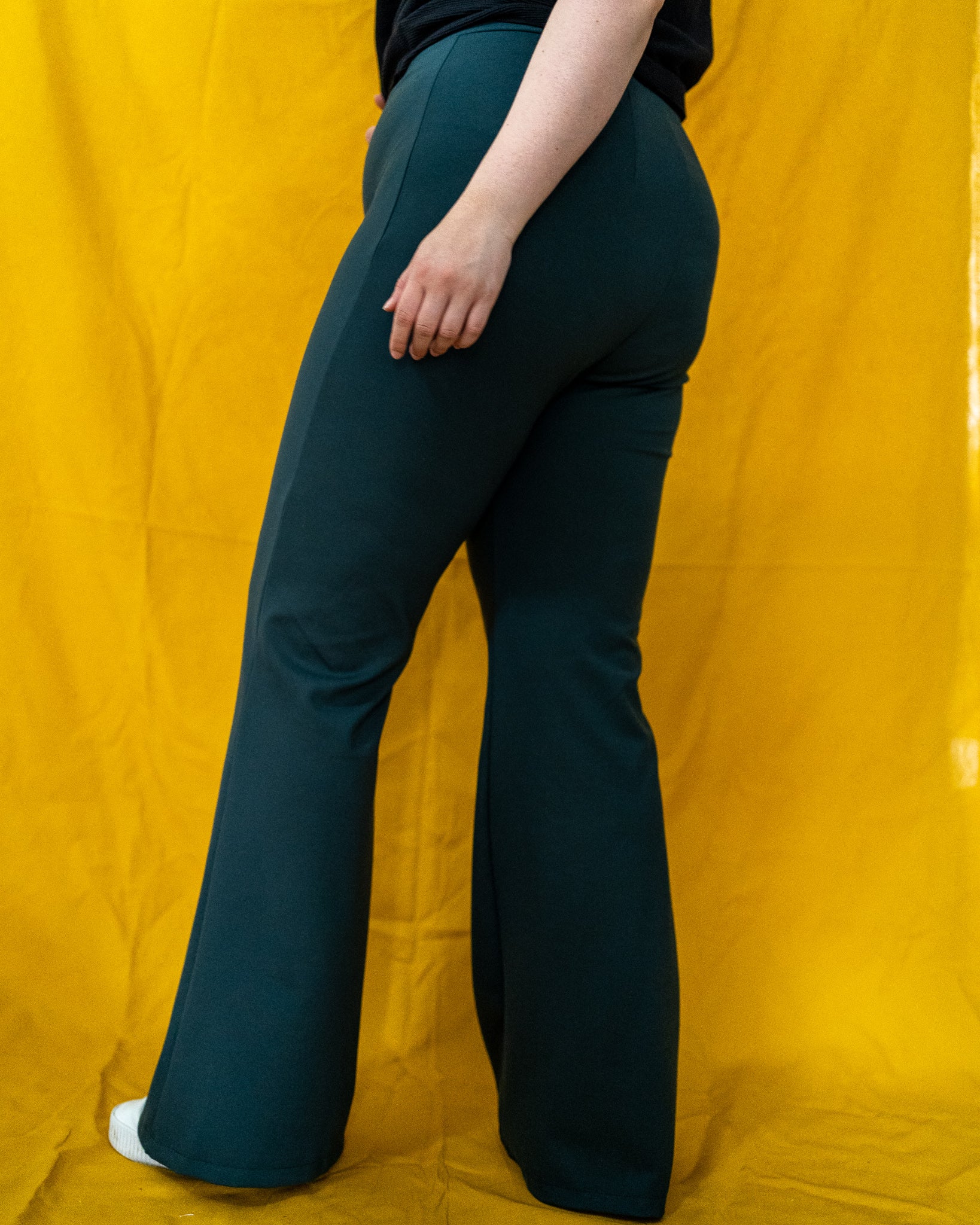 Noor (grijsgroen) Flared pants