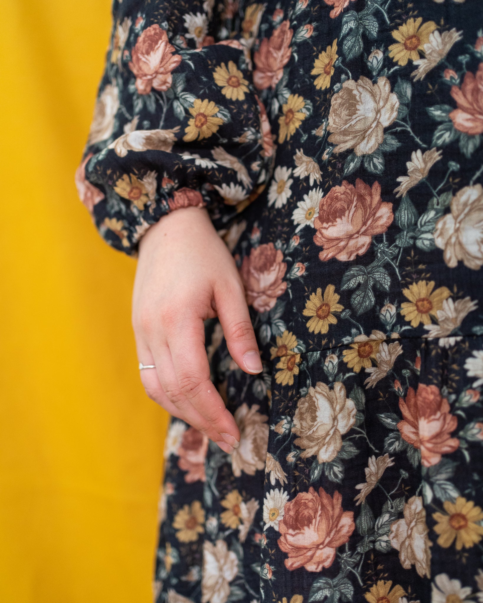 Fay (zwart flowers) dress