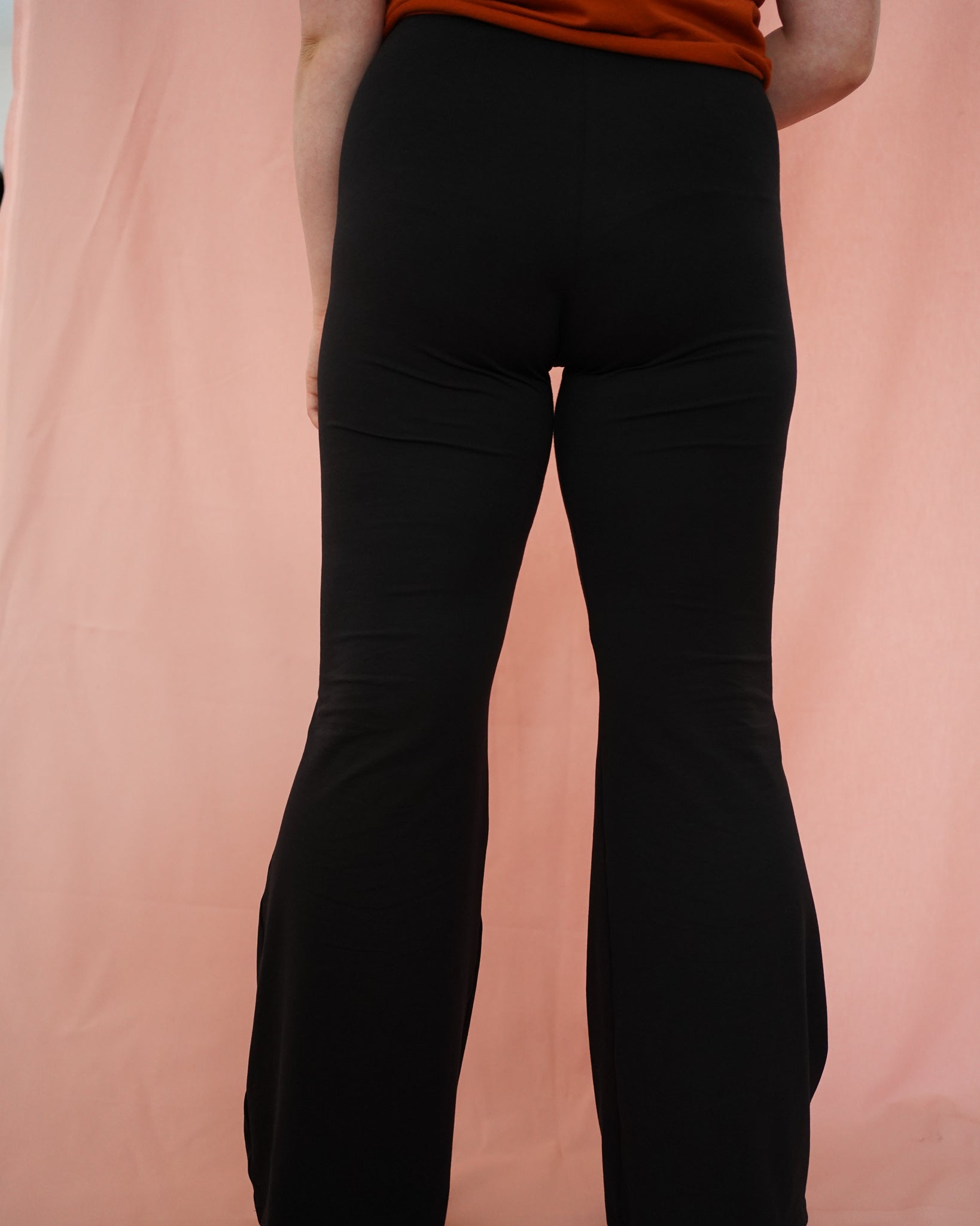 Noor (zwart) Flared pants